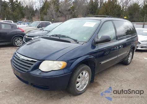2005 Chrysler Town & Country Touring z USA, uszkodzony, nr VIN 2C4GP54L95R349487